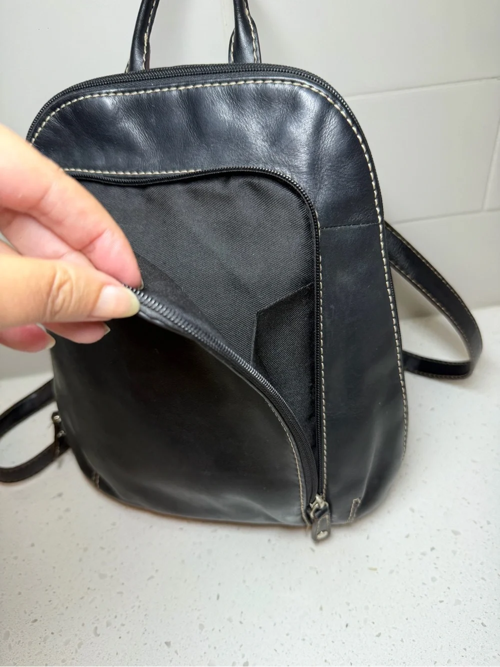 St John’s Bay Vintage Black Genuine Leather Backpack Purse Y2K 90s minimalist